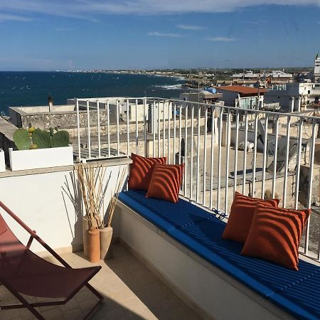 Апартаменты La Terrazza Sul Mare - Dimora Di Charme Джовинаццо Экстерьер фото